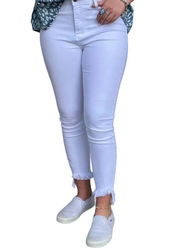 Modern Women's Outfit Crop Mid Rise Jeans In White