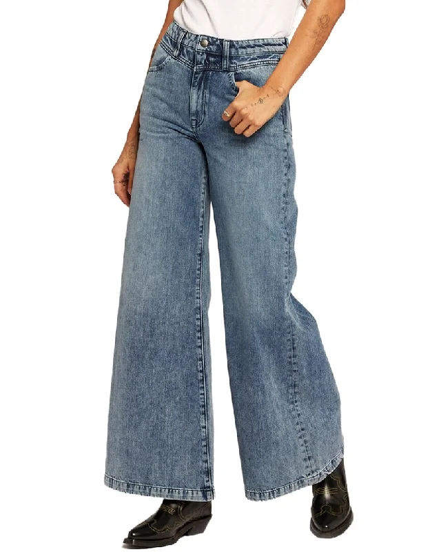 Women's Holiday Outfit Current/Elliott The Timeless Liverpool Jean