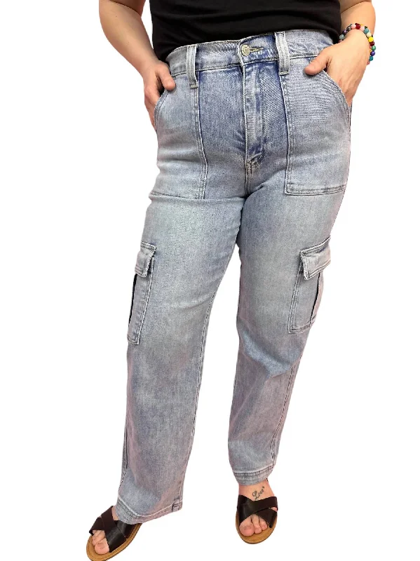 Women's Transitional Outfit High Rise Cargo Stretch Jean In Light Wash