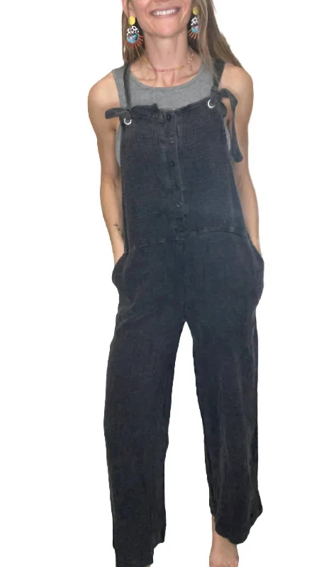 Women's Effortless Casual Outfit Washed Henley Overalls In Black