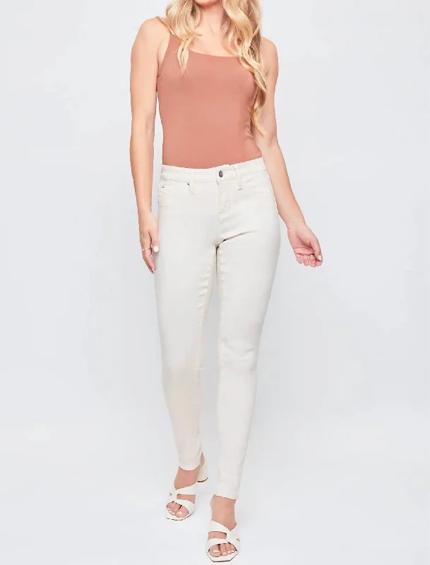 Elegant Women's Attire Hyperstretch Skinny Jean In Gardenia