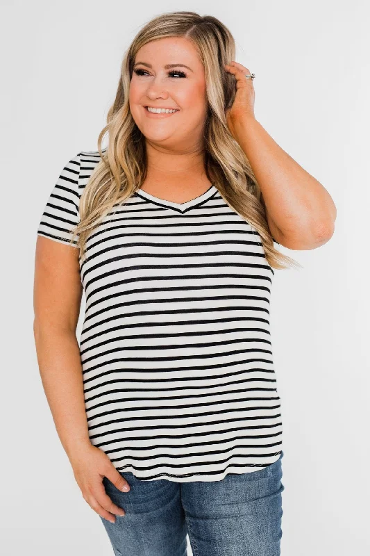 Sophisticated Street Style Offers Black & White Striped V-Neck Top