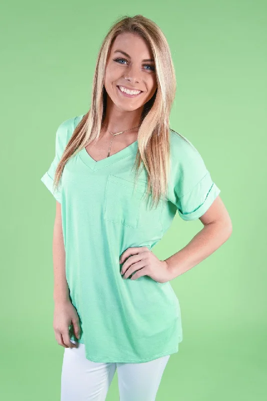 Vintage-Modern Style Offers Mint Essential V-Neck Top