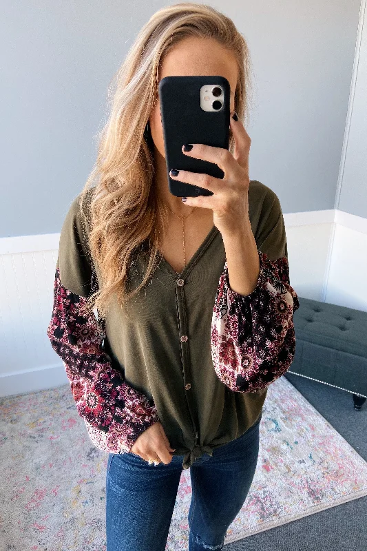 Unmissable Sale – Shop Before It'S Over Stay Beautiful Floral Button Top- Olive